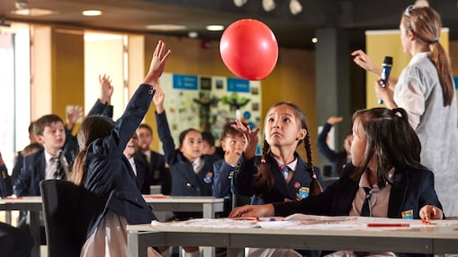 children in the classroom red balloon